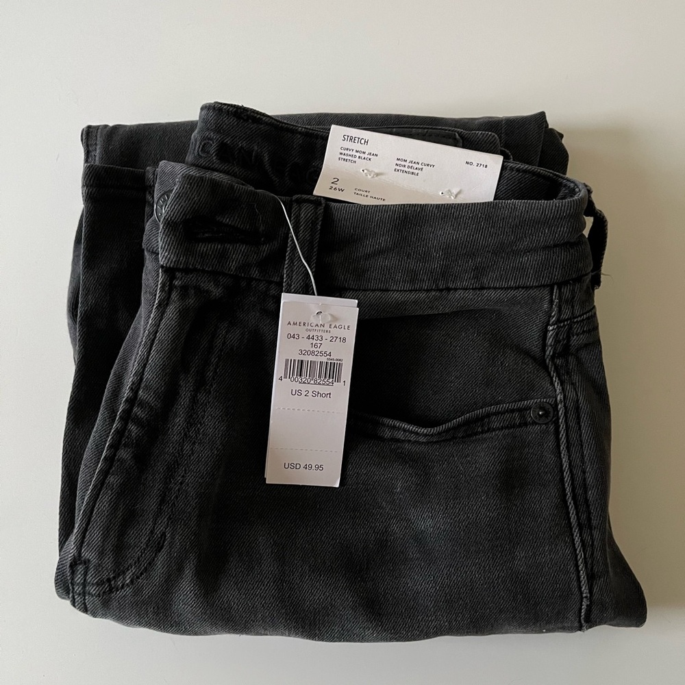 NWT American Eagle stretch curvy mom jean 2 Short